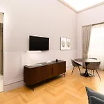 Limehome Palazzo Bn ليتشي