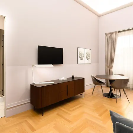 Limehome Palazzo Bn Лечче