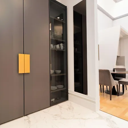 Limehome Palazzo Bn Apartman *
