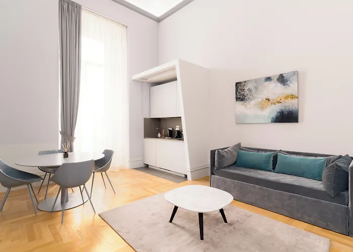 Limehome Palazzo Bn *